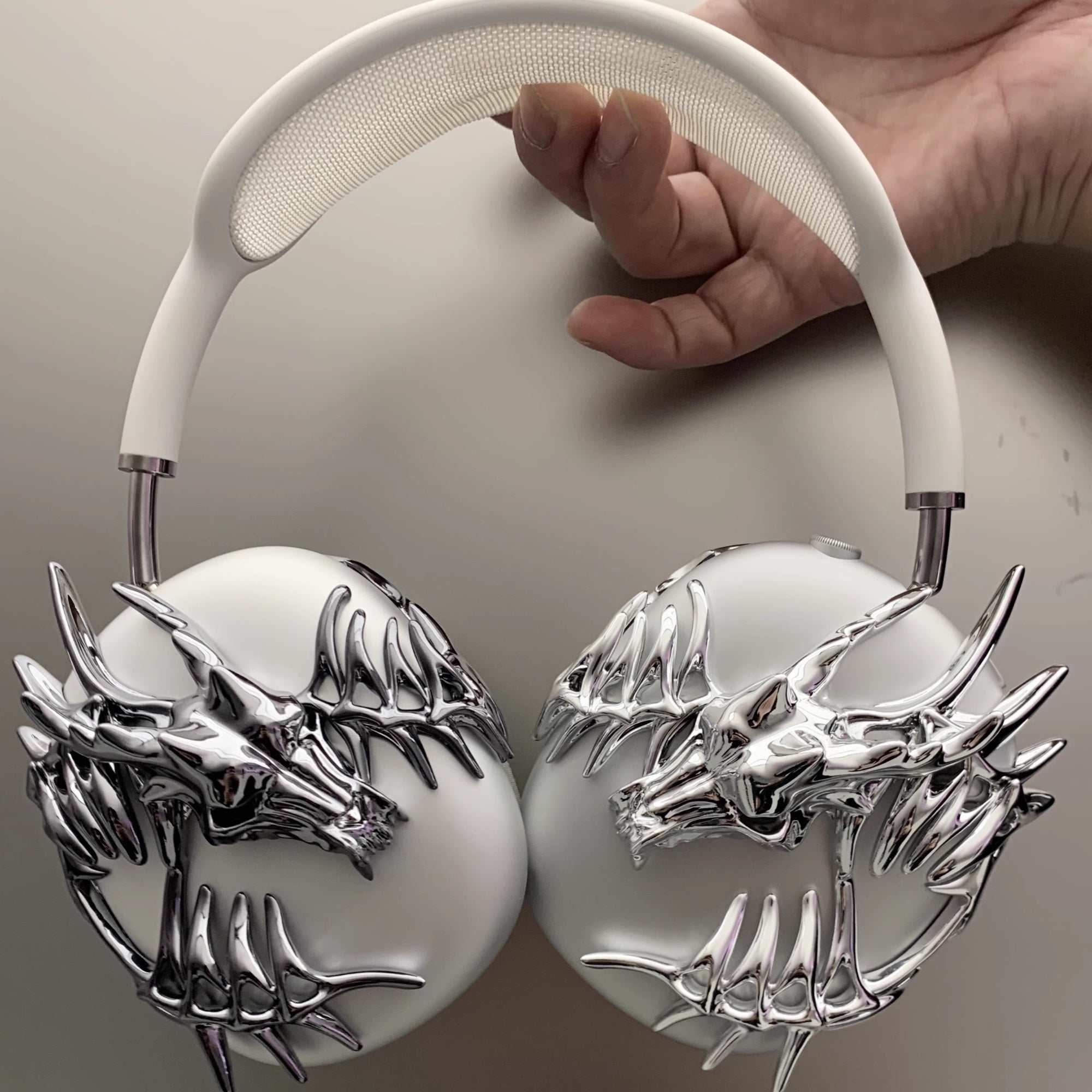 Silver resin dragon design hard case AirPods Max accessories cover